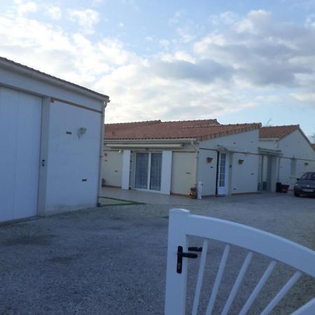 Le Petit Plessis Cure Villa Lire Bagian luar foto